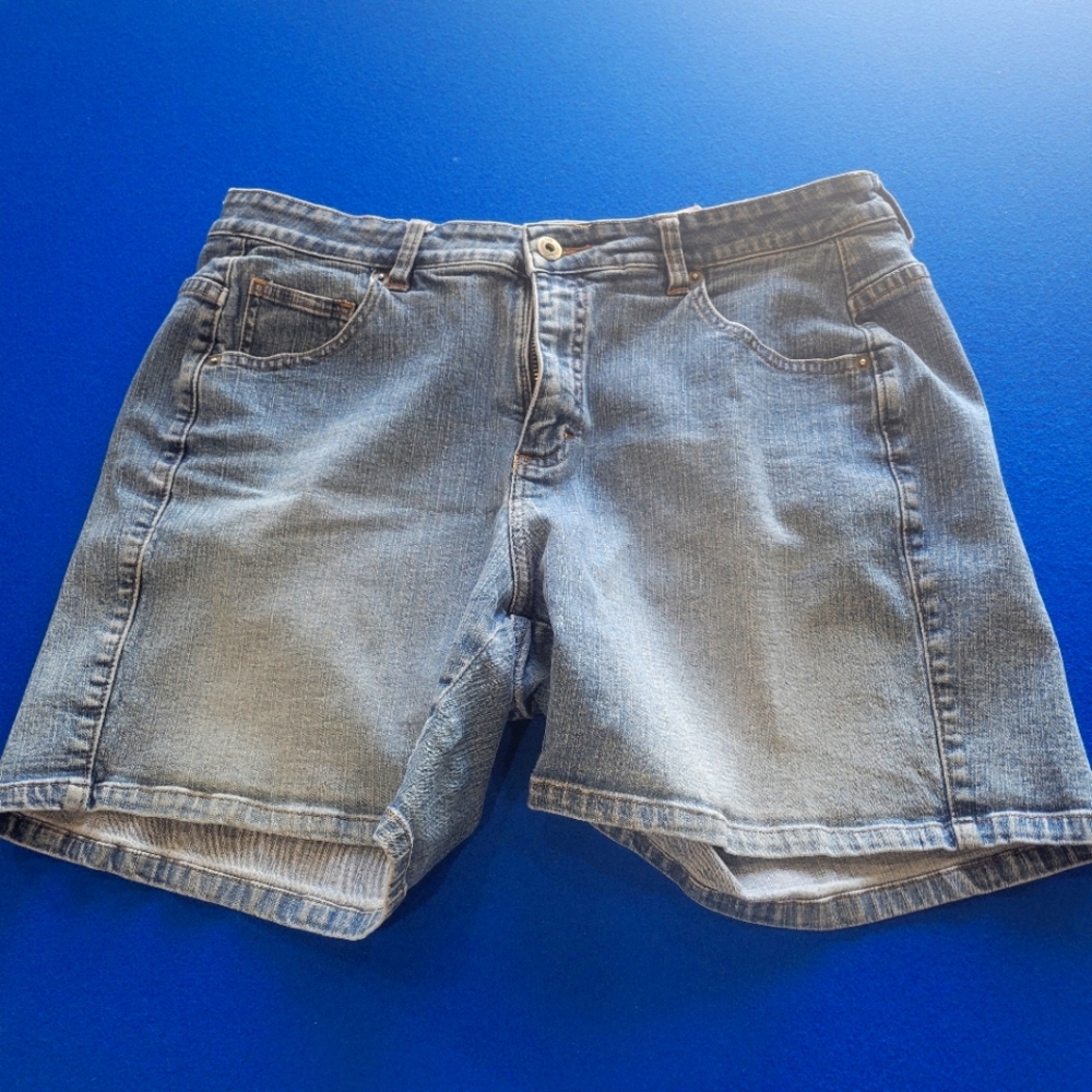 Lee Riveted Ultimate 5 Women's Jean Shorts - Light Blue / Size 16